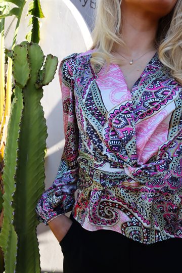 Liberté - Tiki Ls Twist Blouse - Pink Scarf